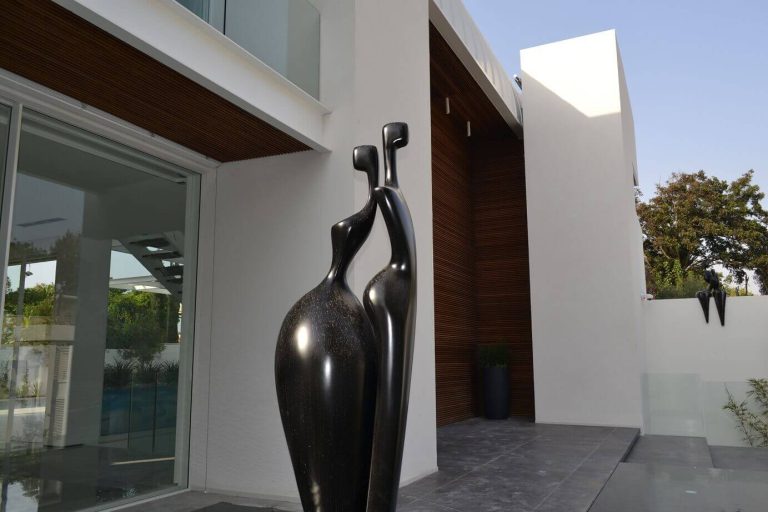 חיפוי עץ איפאה דקורטיבי לחזית בית פרטי